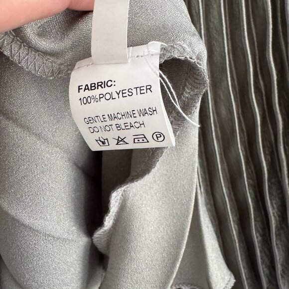 Luxe by Stylekeepers Silver Satin Pleated Skirt, size Small - Picture 5 of 7